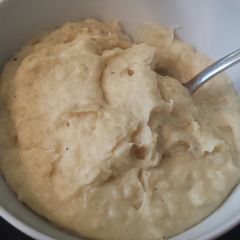 A picture of Crock pot garlic mashed potatoes.