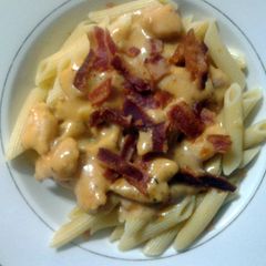 A picture of italian chicken penne.