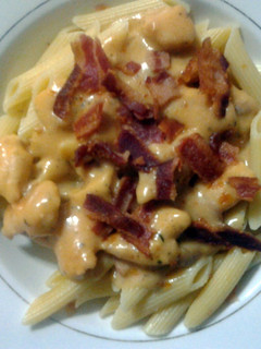 A picture of italian chicken penne.
