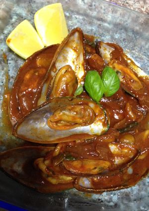 A picture of Mussels In Tomato Sauce.