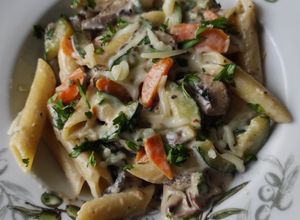 Mozzarellás-zöldséges tészta recept fotója