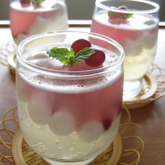 A picture of Fluffy and Fizzy Cider Jello.