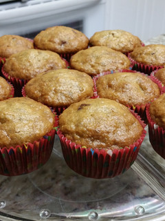 A picture of Banana , chocolate chips and walnuts muffin.