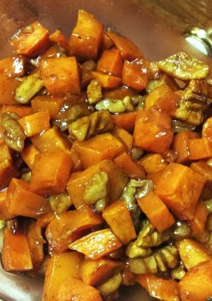 A picture of Honey and cinnamon roasted sweet potatoes and pecans.