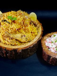 काश्मिरी यखनी पुलाव विथ चिकन (kashmiri yakhni pulao with chicken recipe in marathi) रेसिपी चे मुख्य फोटो