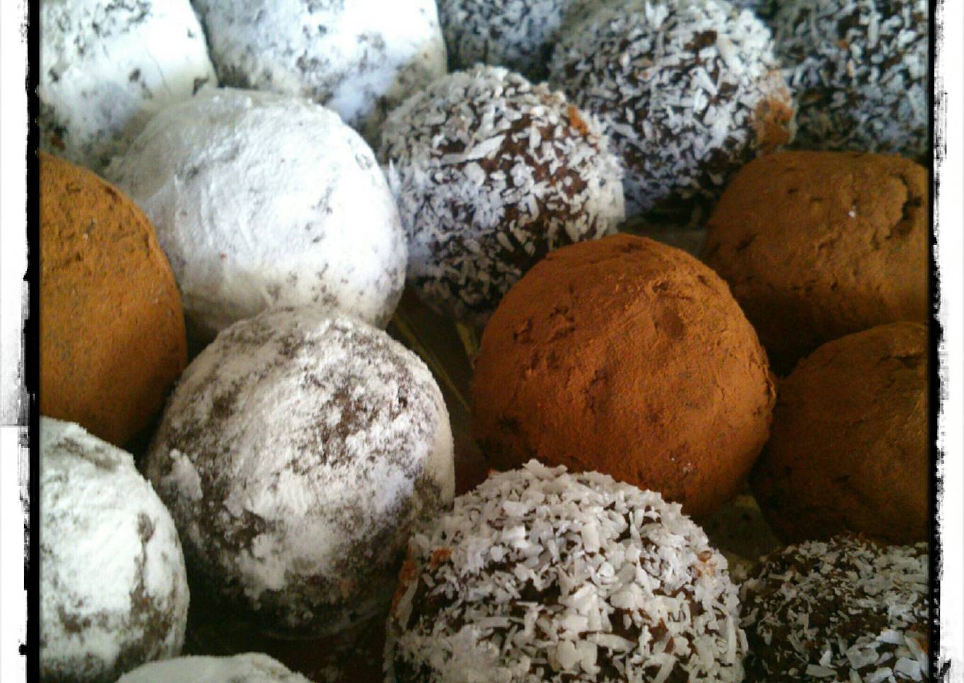 Healthy chocolates / nut truffles