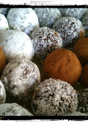 A picture of Healthy Chocolates / Truffles with Dried Fruit.