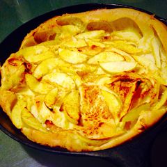 A picture of Panakuchen German Apple Pancake.