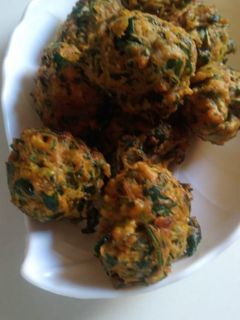 મેથીના ગોટા (Methi Gota Recipe In Gujarati) રેસીપી મુખ્ય ફોટો