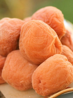 A picture of Even Abroad! Not Umeboshi Pickled Plum, but Pickled Apricot.