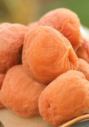A picture of Even Abroad! Not Umeboshi Pickled Plum, but Pickled Apricot.