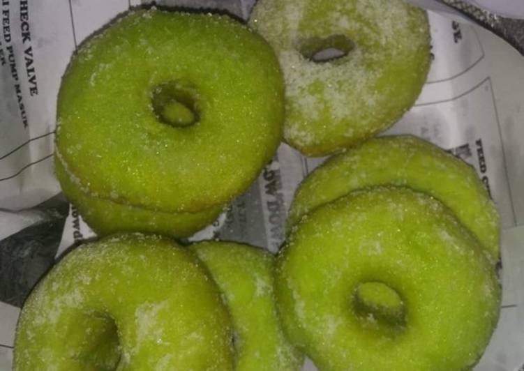 Bagaimana Membuat Donat pandan, Bisa Manjain Lidah