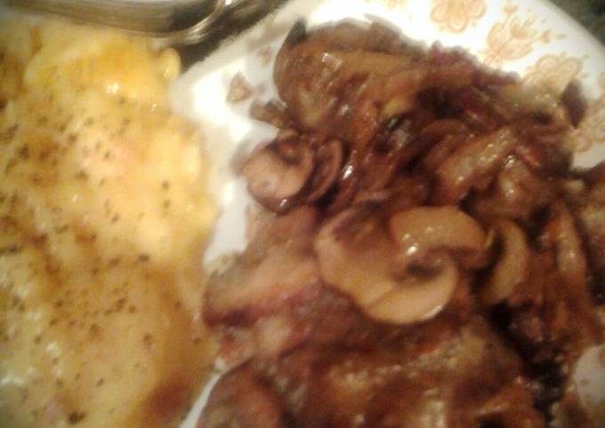 Smothered Chicken And Onions