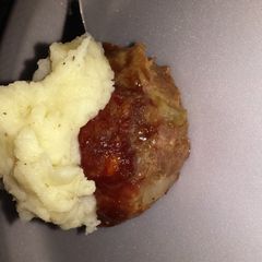 A picture of Meatloaf Muffin Maddness.