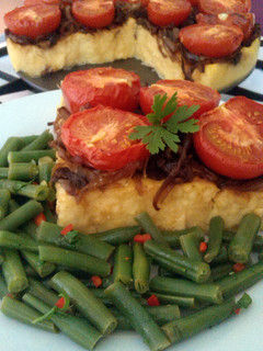 A picture of Vickys Tomato & Onion Polenta Cake w Bean Salad, GF DF EF SF NF.