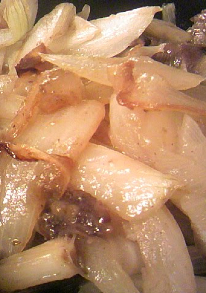 A picture of Sliced Beef and Onions in Butter-Soy Sauce.