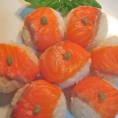 A picture of Salmon Temari Sushi Balls.