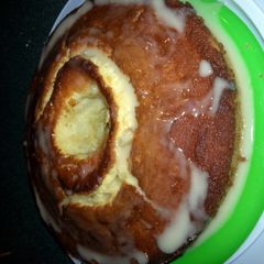 A picture of 7up lemon pound cake.