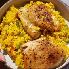 A picture of Arroz Con Pollo.