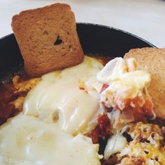 A picture of Cheesy Shakshouka.