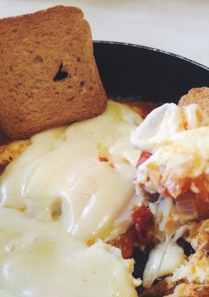 A picture of Cheesy Shakshouka.