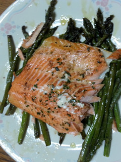A picture of Baked salmon with asparagus.