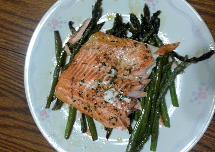 Baked salmon with asparagus Baked salmon with asparagus