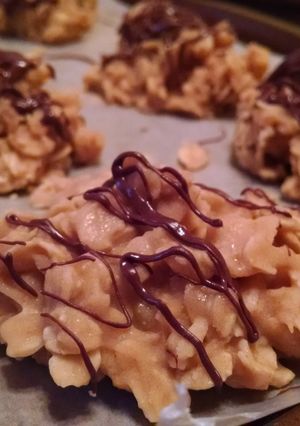 A picture of No Bake Peanut Butter Cookies.