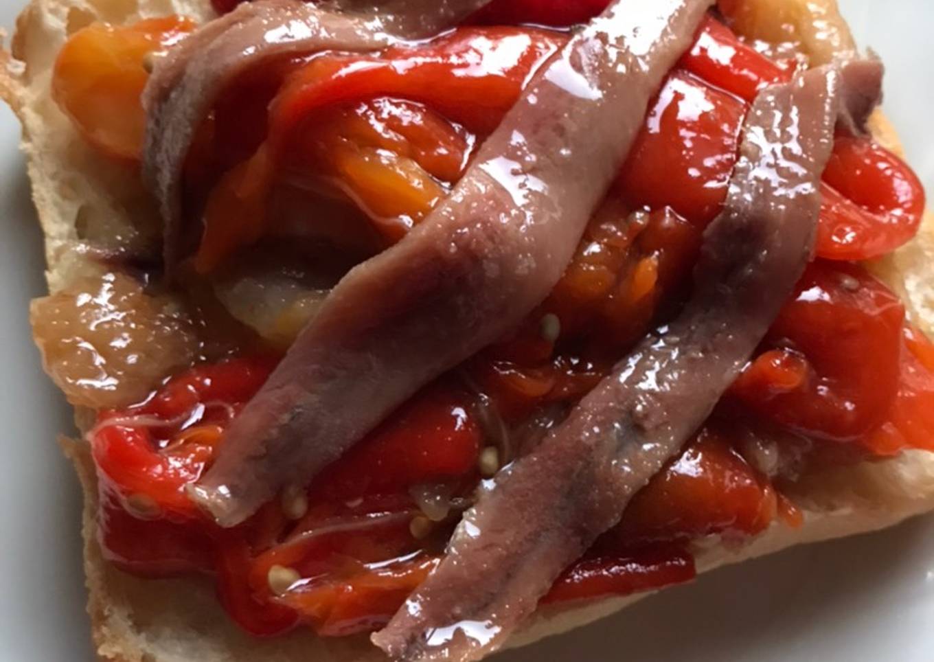 Chapata con esgarrat y anchoas