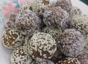 صورة لوصفة كرات الشوفان بتمر والتين
