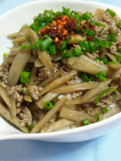 A picture of Easy Ground Meat and Burdock Root Rice Bowl.