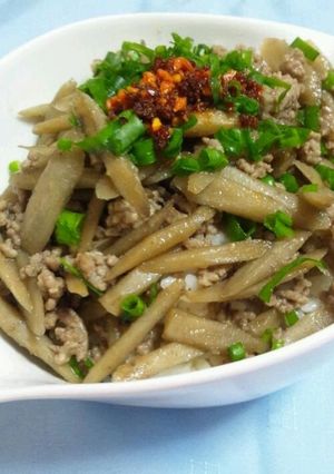A picture of Easy Ground Meat and Burdock Root Rice Bowl.