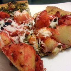 A picture of Tandoori potato pizza.