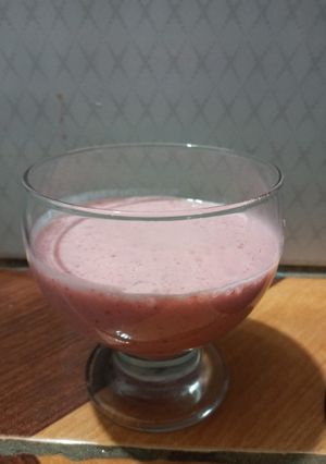 Una foto de Jugo de frutilla cremosa de Eli