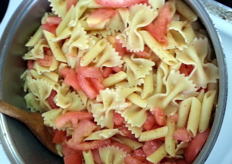 How to Prepare Homemade Pasta With Non-Cooked Tomatoes