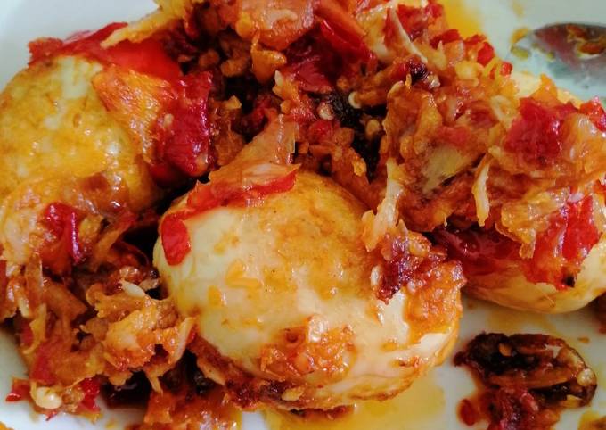 Bagaimana cara membuat Telur Balado Nikmat gak pake ribet dijamin sedap