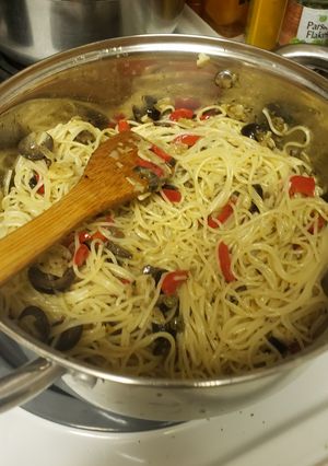 A picture of Garlic and olive oil.