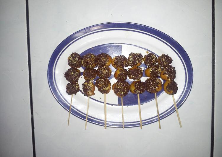 Sate dotbun (donat bundar) coklat luar dalam