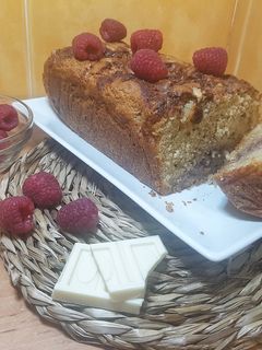 Una foto de Plumcake de frambuesa y chocolate blanco