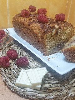 Una foto de Plumcake de frambuesa y chocolate blanco