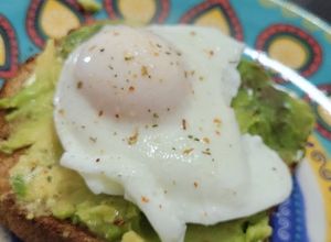 Una foto de Huevo poché al microondas 🥚♡