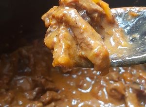 Foto de Carne no creme de cebola