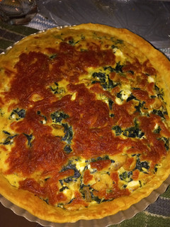 Una foto de Quiche de champiñones y espinacas con un toque de malicia 😋 😁