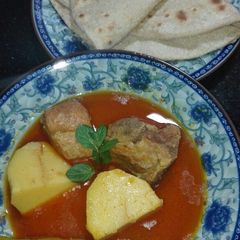 A picture of Aaloo Gosht.