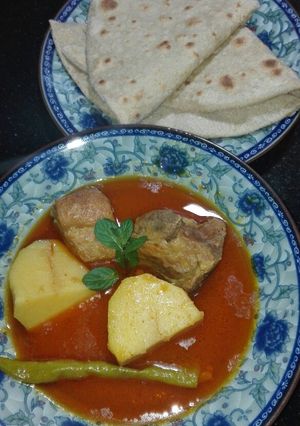 A picture of Aaloo Gosht.
