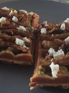 Una foto de Waffles salados saludables y fáciles de hacer