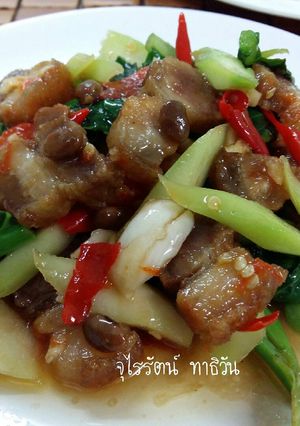รูปของ คะน้าหมูกรอบ โดย:ทำครัวง่ายๆbyจุไรรัตน์