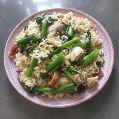 A picture of Pansit Canton.