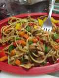Fideos chinos con pollo y morrón