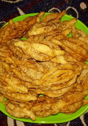 करेला निमकी (karela nimki recipe in Hindi) रेसिपी मुख्य फोटो